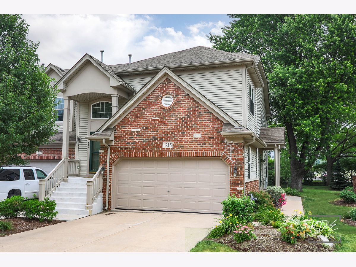 Townhomes Sold Westwind Oaks Aurora Illinois, 1215 Oakleaf
