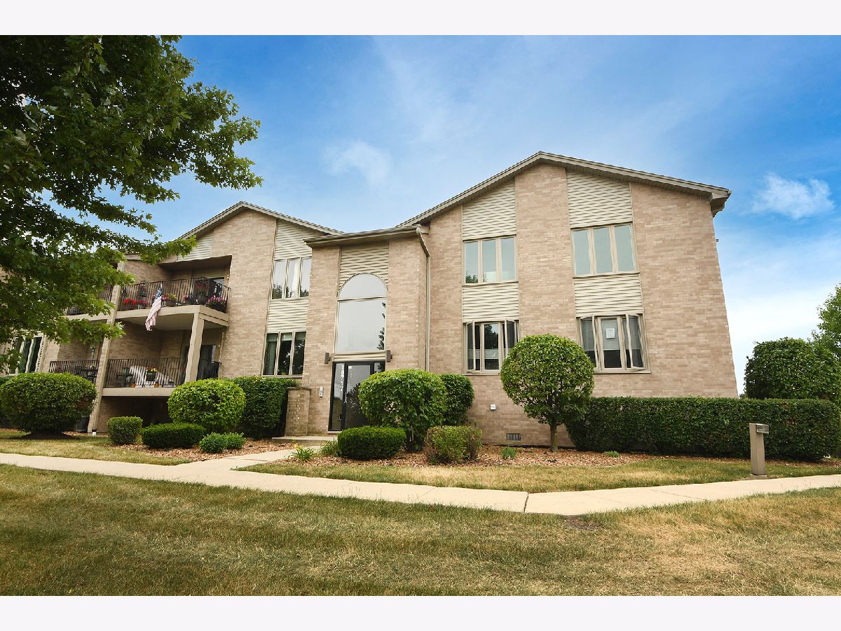 Townhomes & Condos & Homes Sold Centennial Village Orland Park Illinois, 15717 Ravinia
