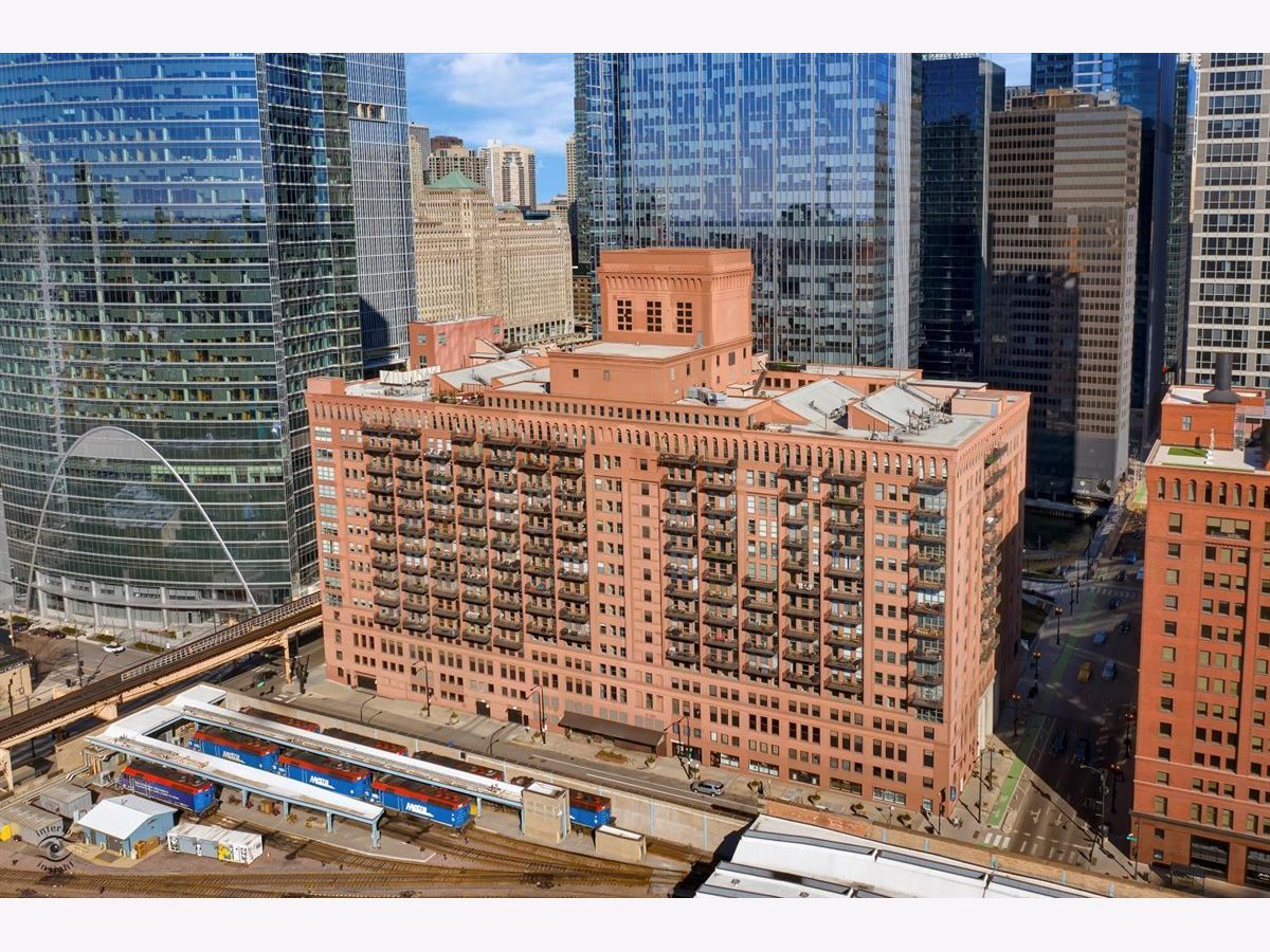 Condominiums Sold Randolph Place Chicago Illinois, 165 Canal