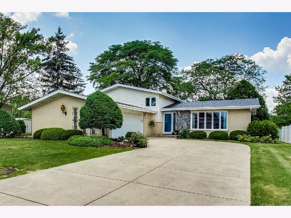 Homes & Condominiums Sold Farmingdale Darien Illinois, 7202 Wirth