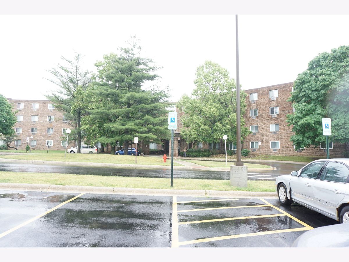 Moon Lake Village Hoffman Estates IL, Condos & Townhomes & Homes For