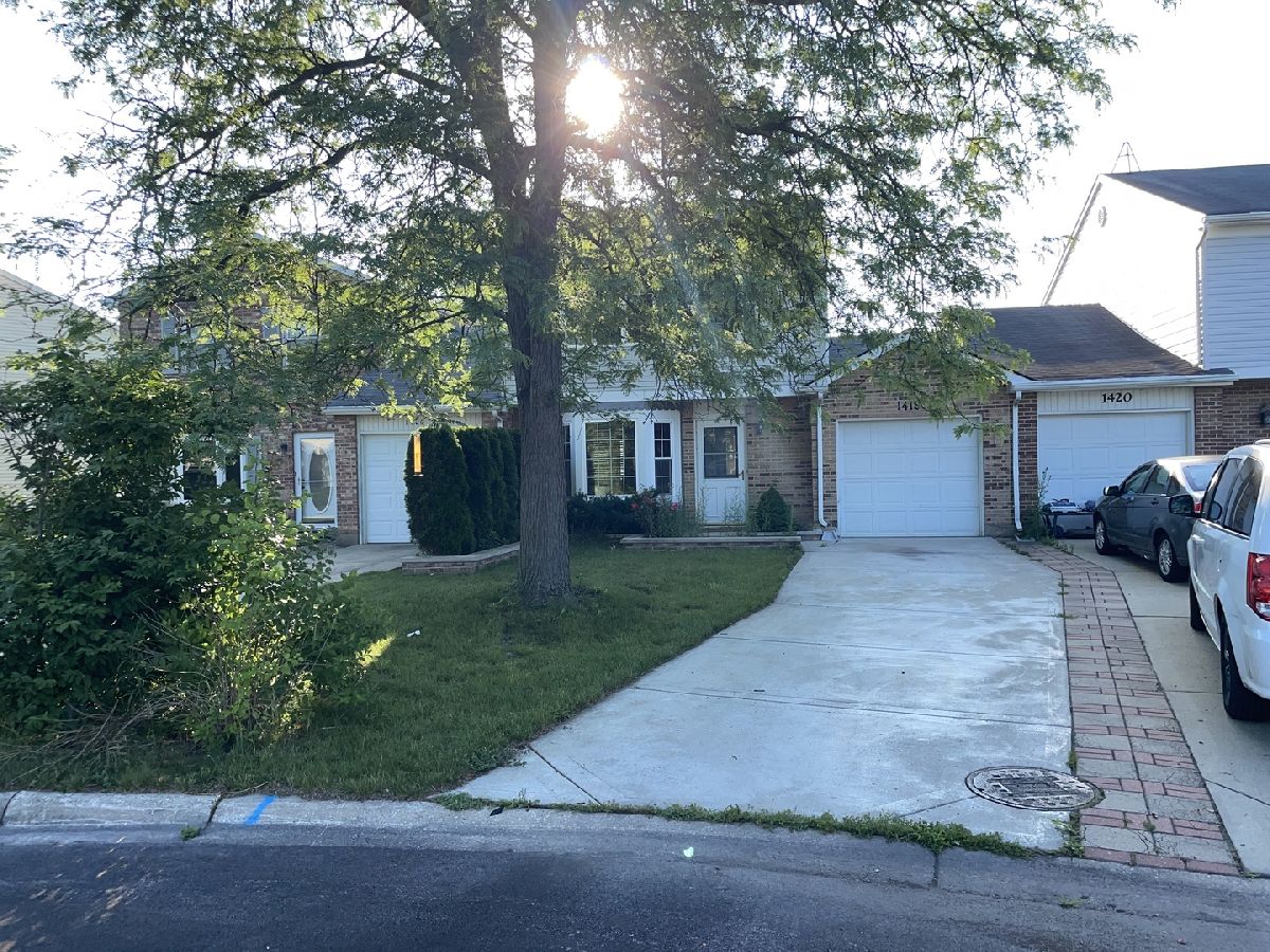 Townhomes & Homes Rented Spring Valley Carol Stream Illinois, 1418 Walnut
