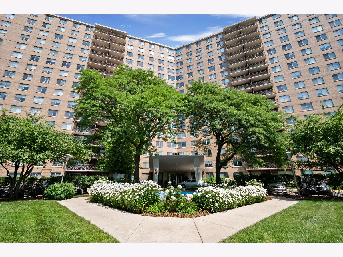 Winston Towers Chicago IL, Condominiums For Sale & For Rent Sadie