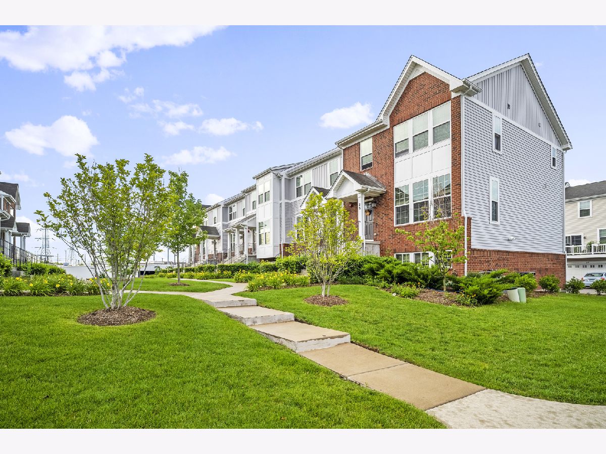 Condos & Townhomes Sold Buckingham Place Des Plaines Illinois, 31 Nicholas