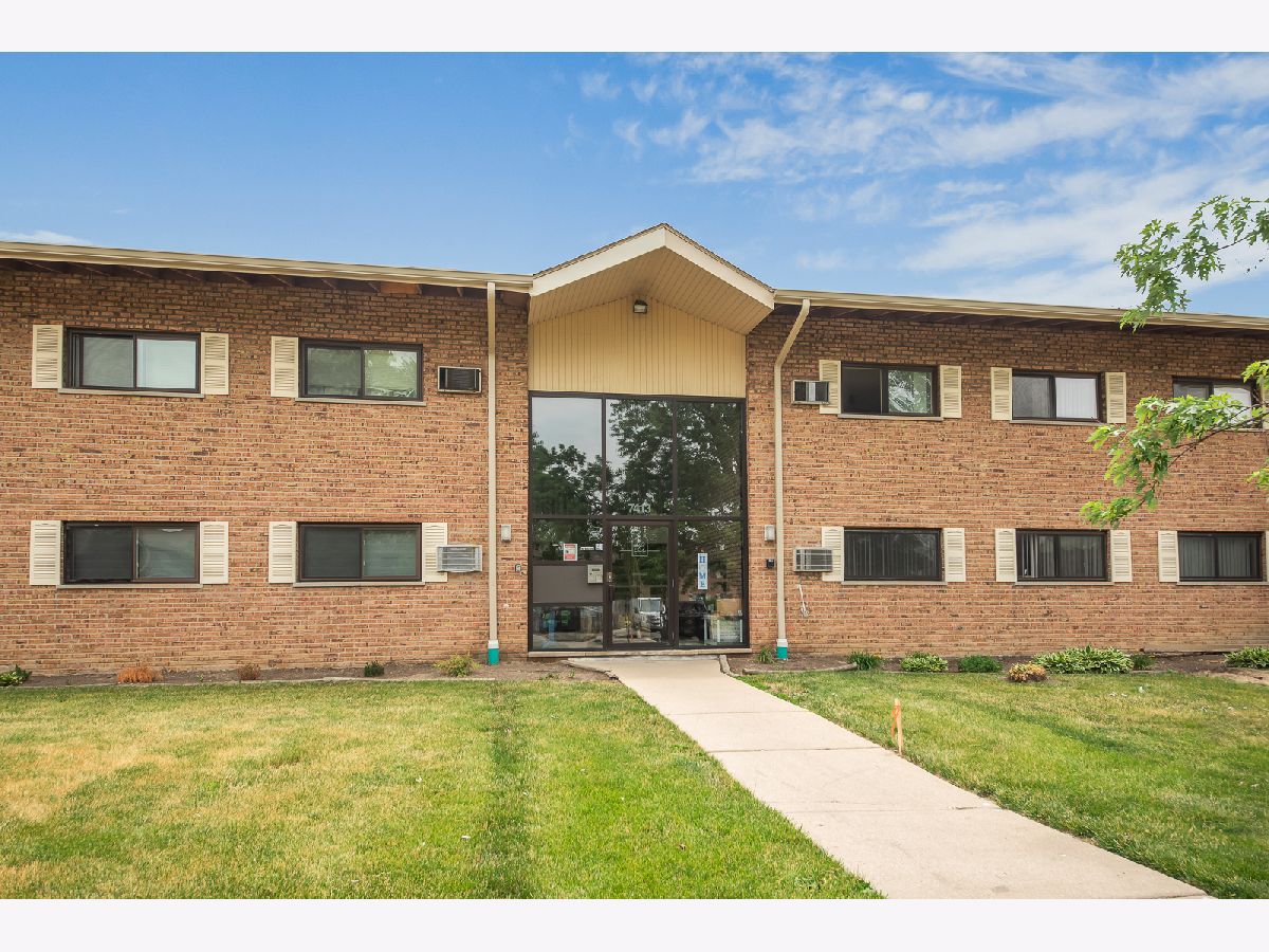 Condominiums Rented Brookdale At Darien Condominiums Darien Illinois, 7413 Brookdale