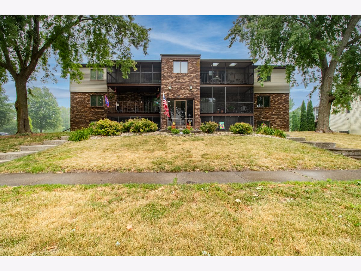Homes & Condos & Townhomes Sold Lakeside Bloomington Illinois, 824 Mcgregor