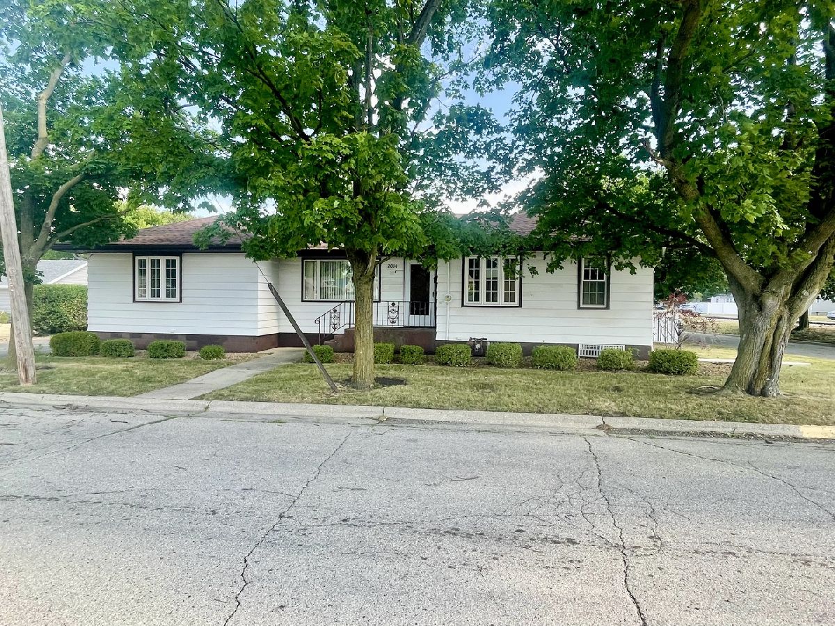  Sold Naplate Illinois, 2010 Center