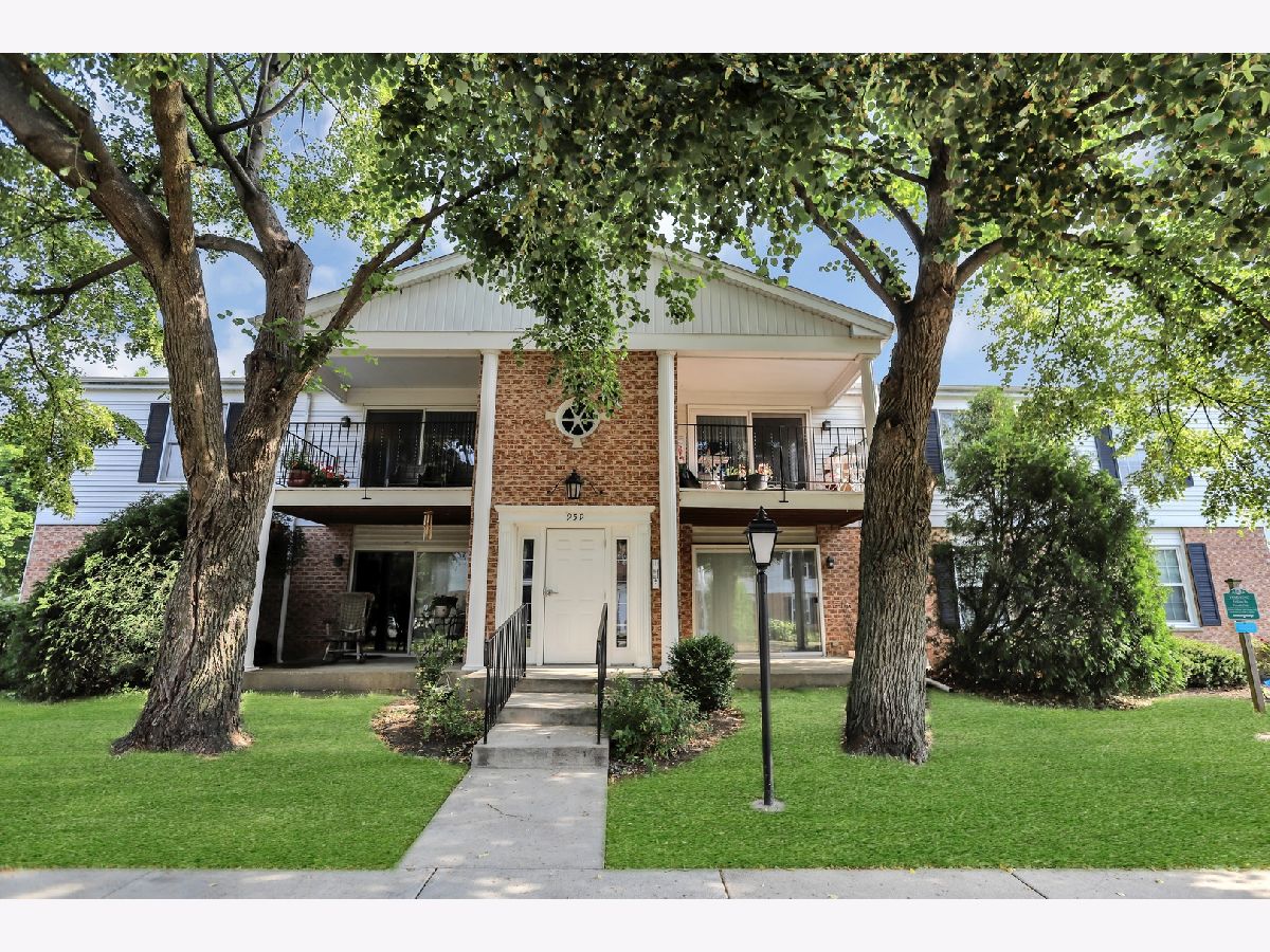 Condominiums Sold Colony Square Crystal Lake Illinois, 959 Golf Course