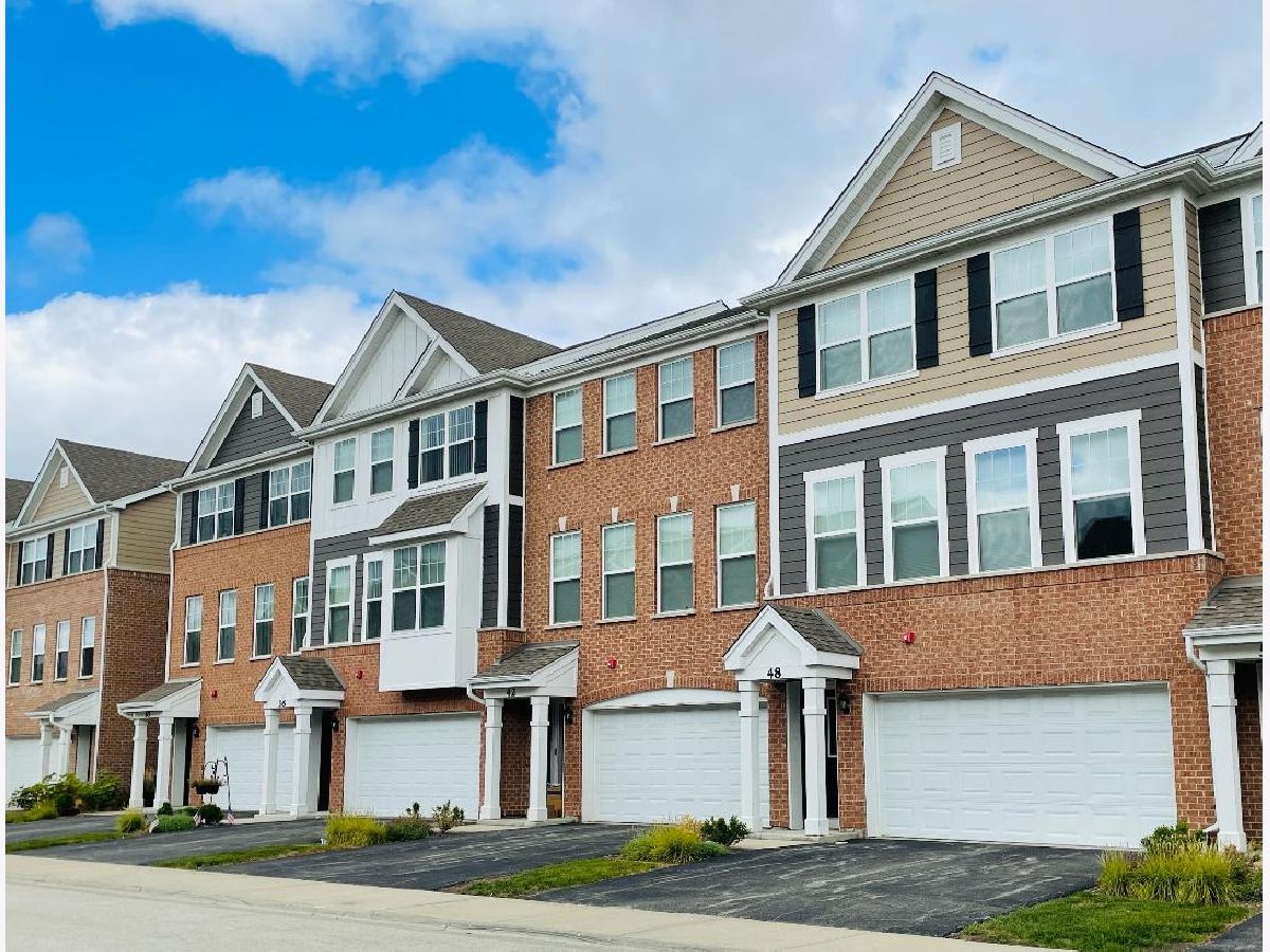 Condos & Townhomes Sold Wolf Crossing Wheeling Illinois, 48 Grey Wolf