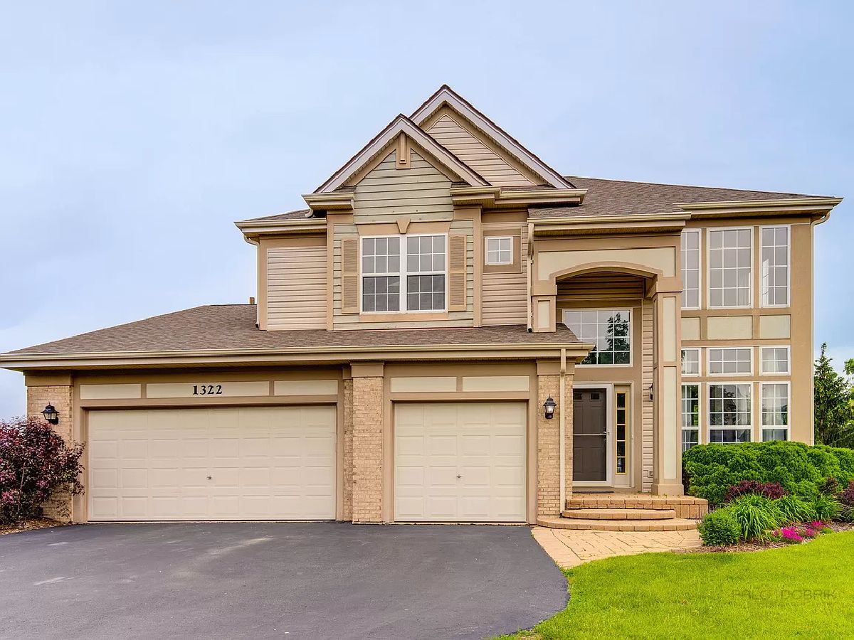 Townhomes & Condos & Homes Rented Cambria Cary Illinois, 1322 Mulberry