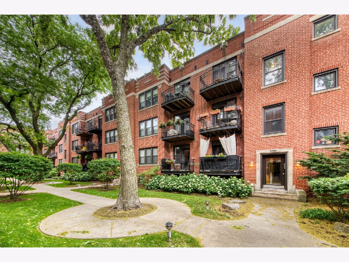 Condominiums Sold Paulina Ridge Court Chicago Illinois, 5909 Paulina