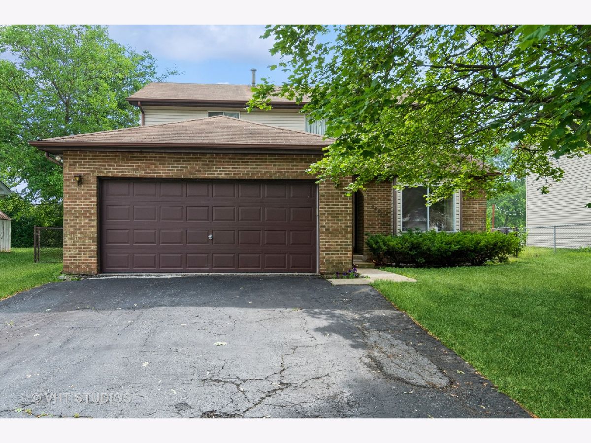 Townhomes & Homes Sold Georgetown Commons Aurora Illinois, 940 Camden