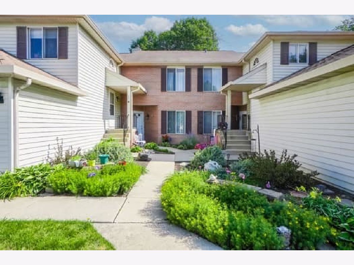 Condos & Townhomes & Homes Sold Villages Of Woodridge Woodridge Illinois, 2404 Danbury