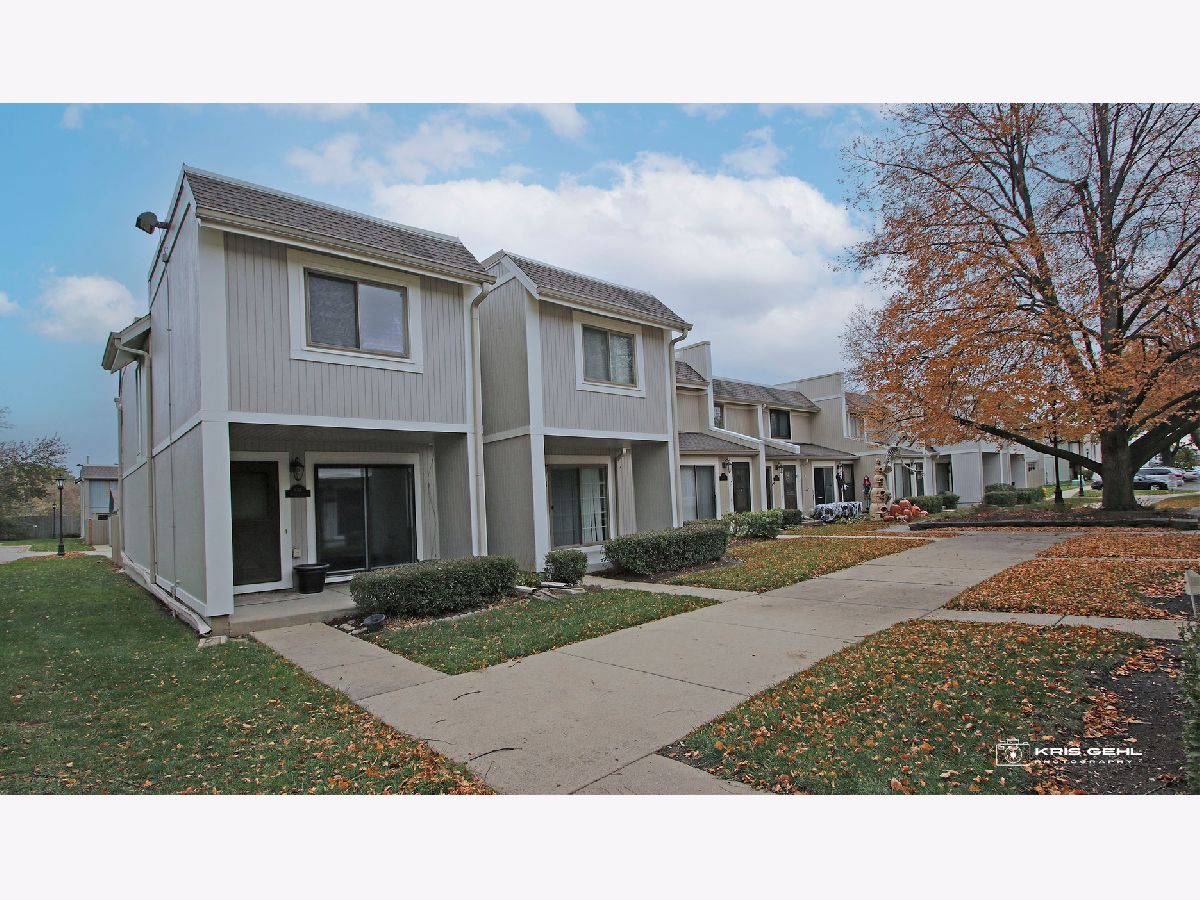 Townhomes Sold Quail Creek Grayslake Illinois, 634 Robin