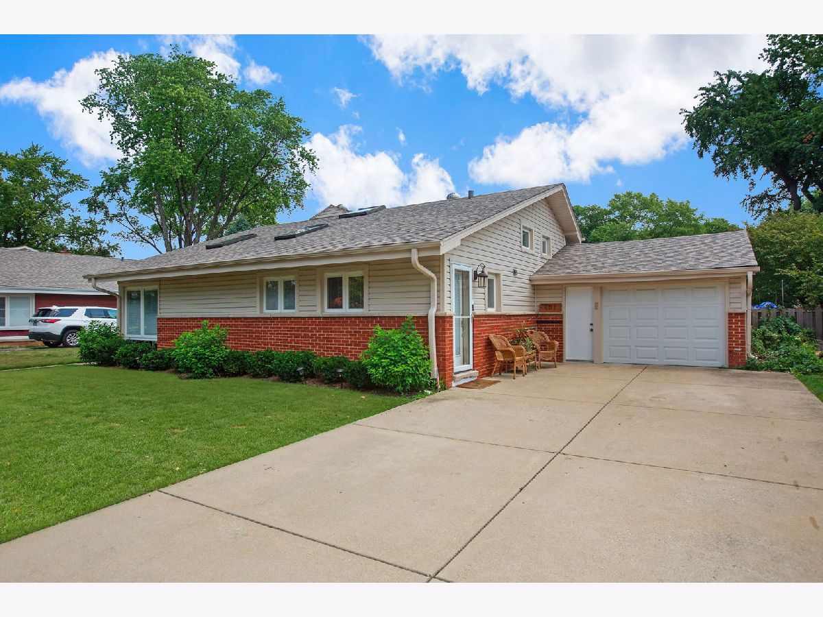 Homes & Condos & Townhomes Sold Arlington Acres Arlington Heights Illinois, 401 Windsor