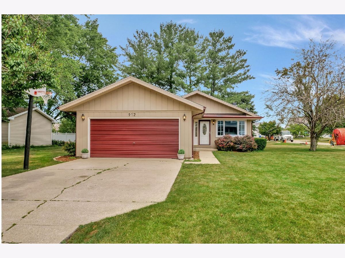 Homes Sold Crestview Monticello Illinois, 912 Robert Webb