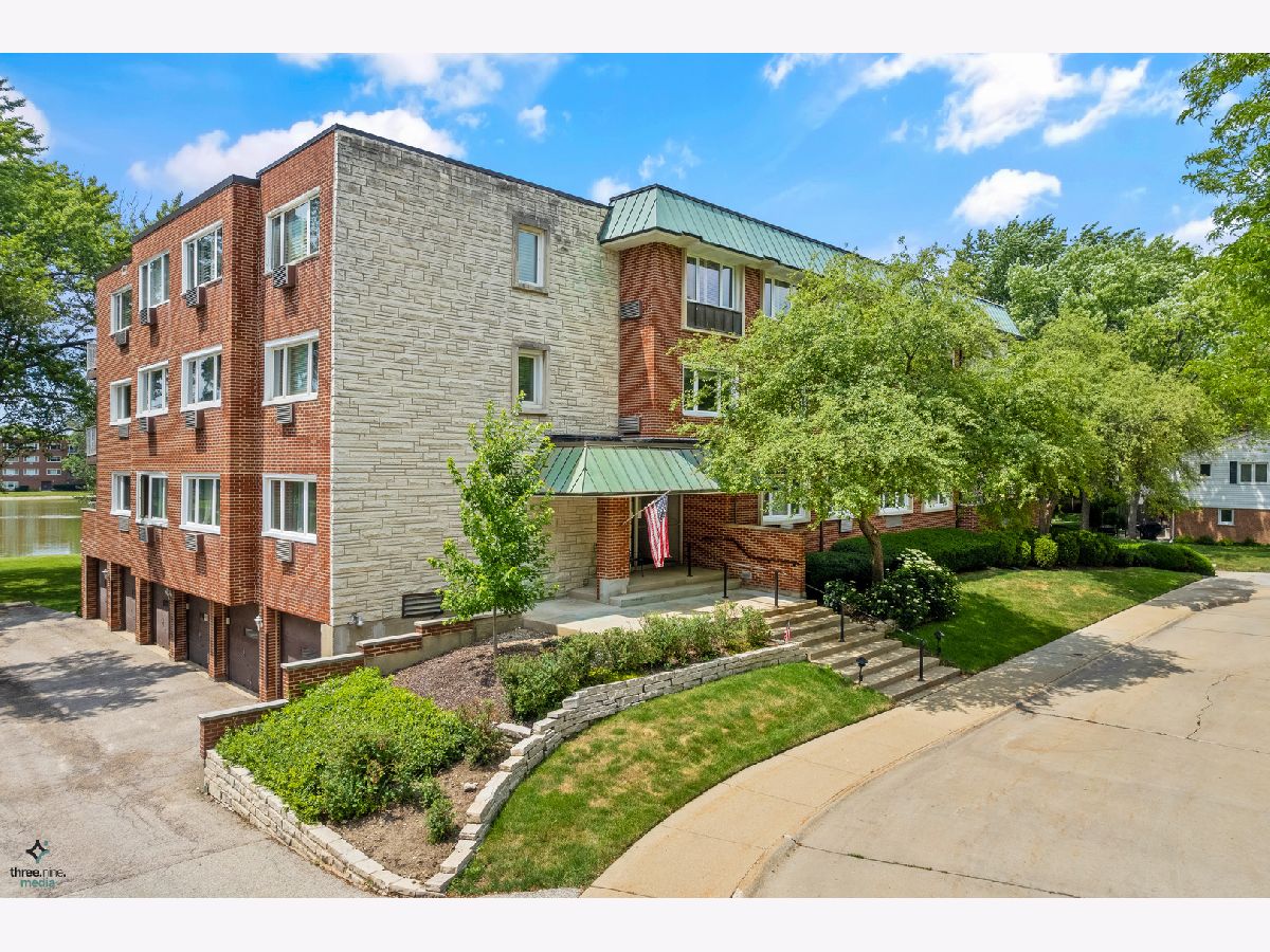 Townhomes & Condos & Homes Sold Regent Park Arlington Heights Illinois, 100 Regency