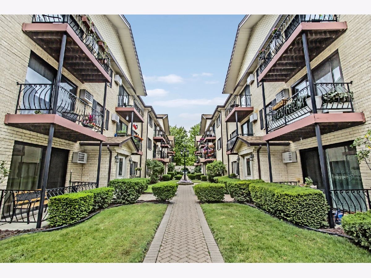 Condominiums Sold Forest Villa Chicago Illinois, 5155 East River