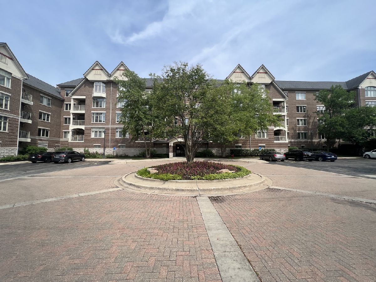Condominiums Sold Village Green Lincolnshire Illinois, 425 Village Green