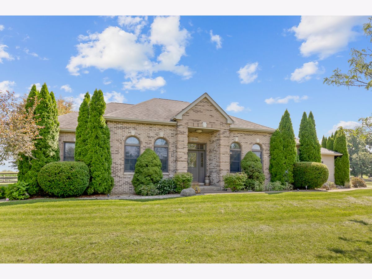 Homes Sold Hartz Hollow Hinckley Illinois, 14844 Chais