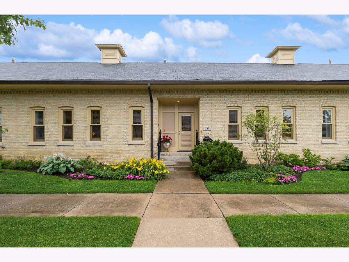 Homes & Townhomes & Condos Sold Fort Sheridan Highwood Illinois, 832 Stables Court West