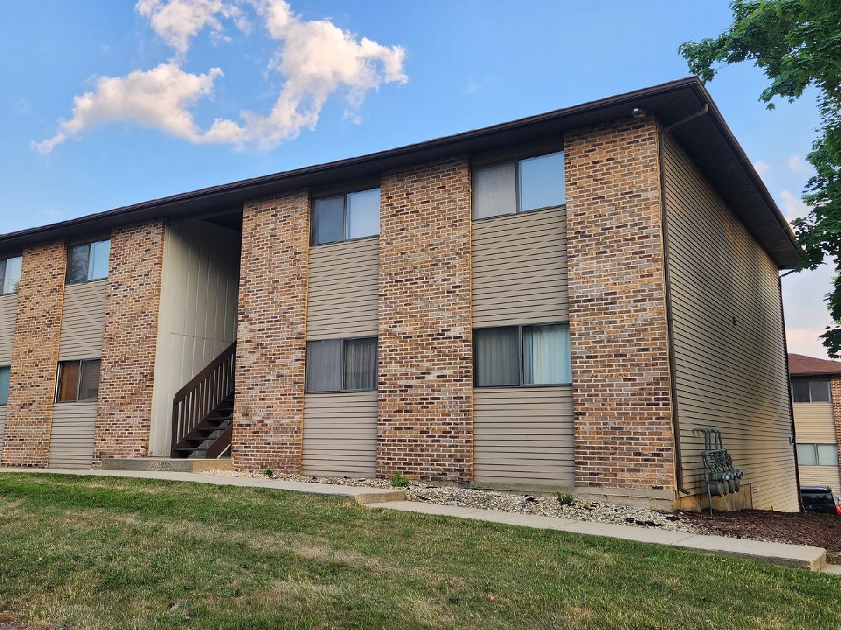 Condominiums Rented Collins Condos South Elgin Illinois, 391 Collins
