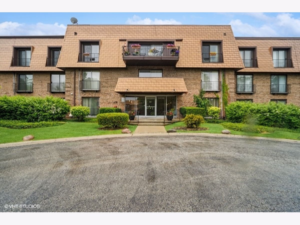 Condominiums Sold Normandy Hill Northbrook Illinois, 3950 Dundee