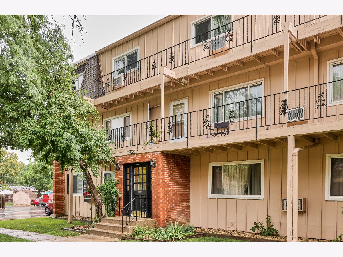 Condominiums Sold Coach Light Rolling Meadows Illinois, 2506 Algonquin