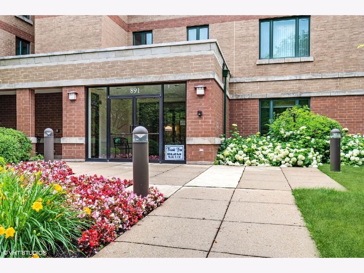 Homes & Condominiums Sold Sunset Park Highland Park Illinois, 891 Central