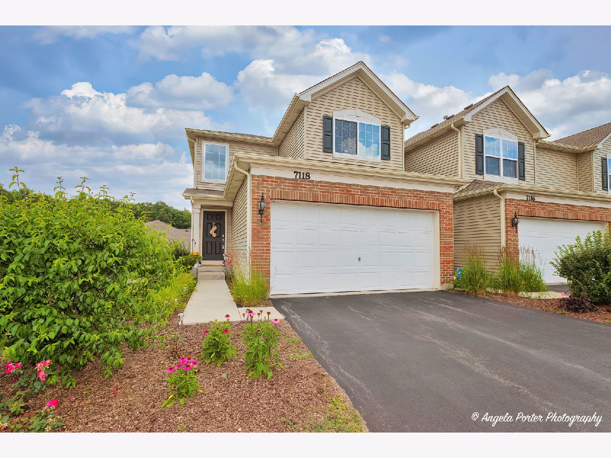 Townhomes Sold Country Club Hills Fox Lake Illinois, 7118 Hidden Green