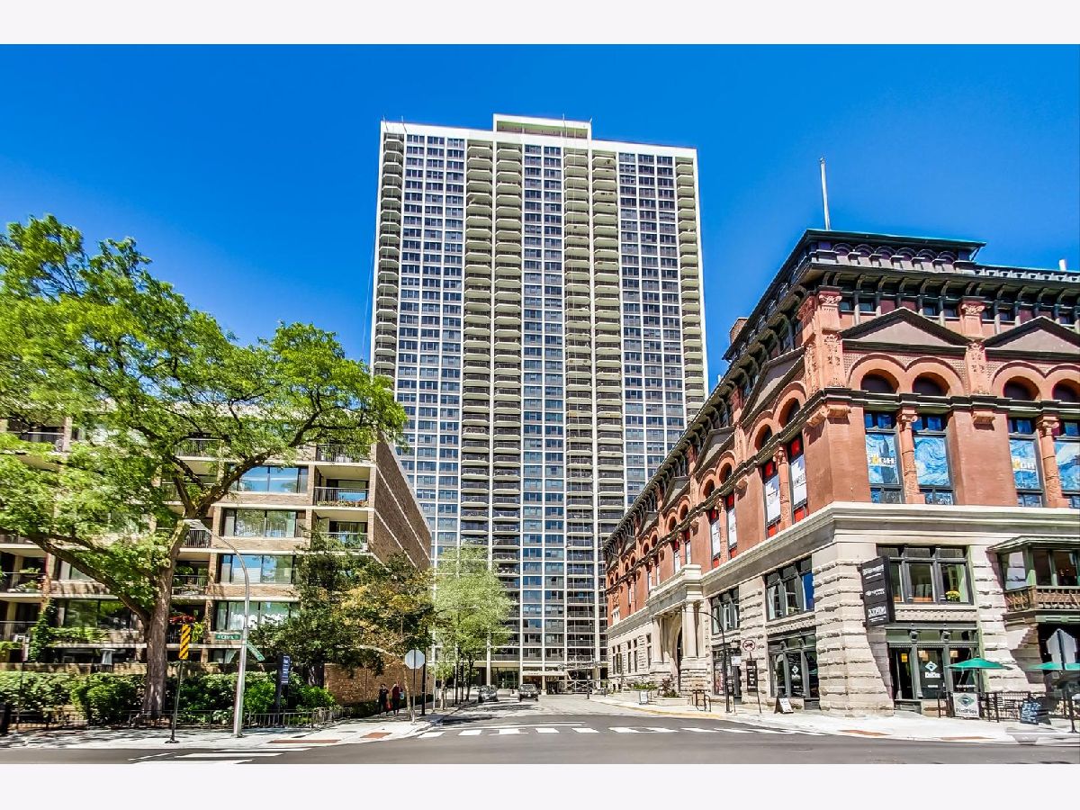 Condominiums Rented James House Chicago Illinois, 1560 Sandburg