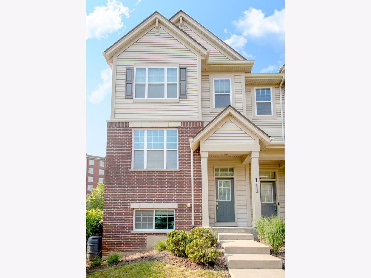 Townhomes Rented Lexington Station Morton Grove Illinois, 111 Concord