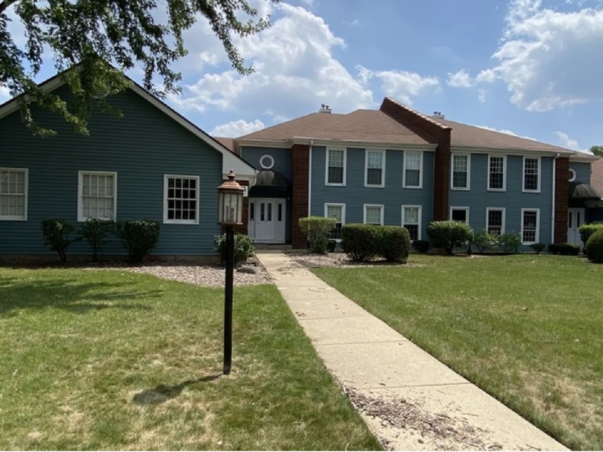 Condos & Townhomes Rented Willowbend Naperville Illinois, 5S575 Paxton