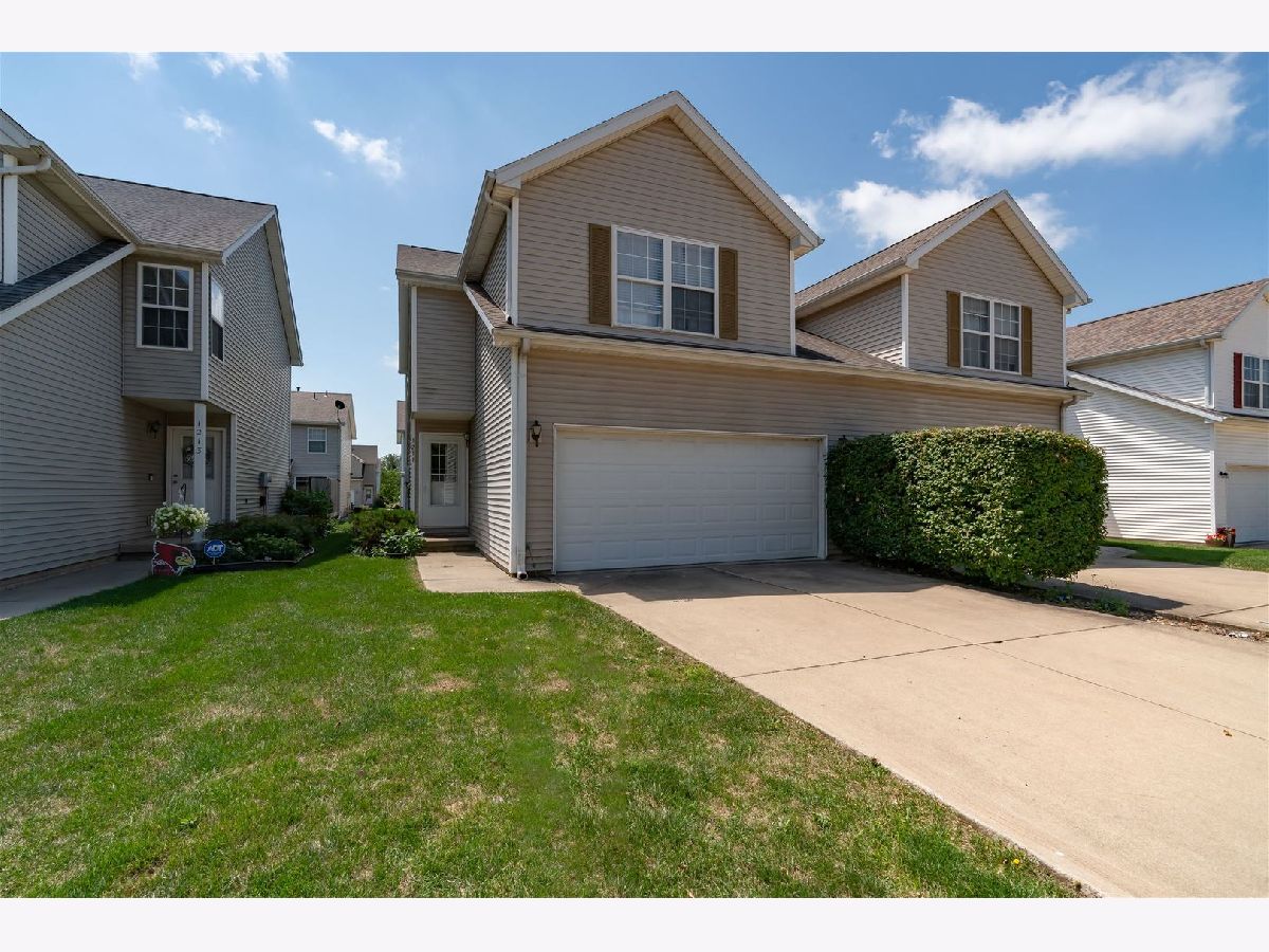 Condos & Townhomes & Homes Sold Links Landing Bloomington Illinois, 1211 Riviera