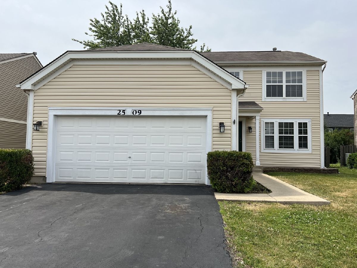 Homes Rented Columbia Station Aurora Illinois, 2509 Rosehall