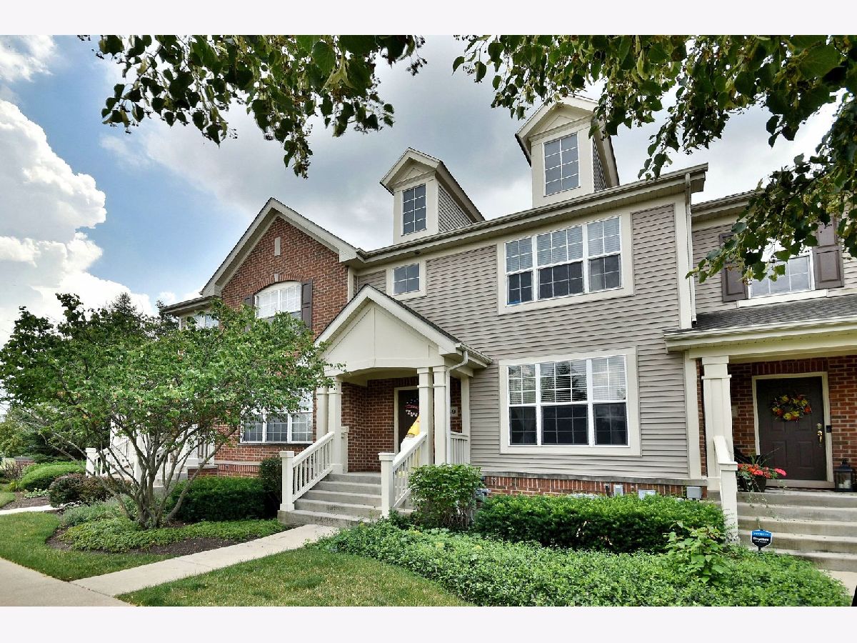 Townhomes Sold Asbury Place Bartlett Illinois, 489 Railroad