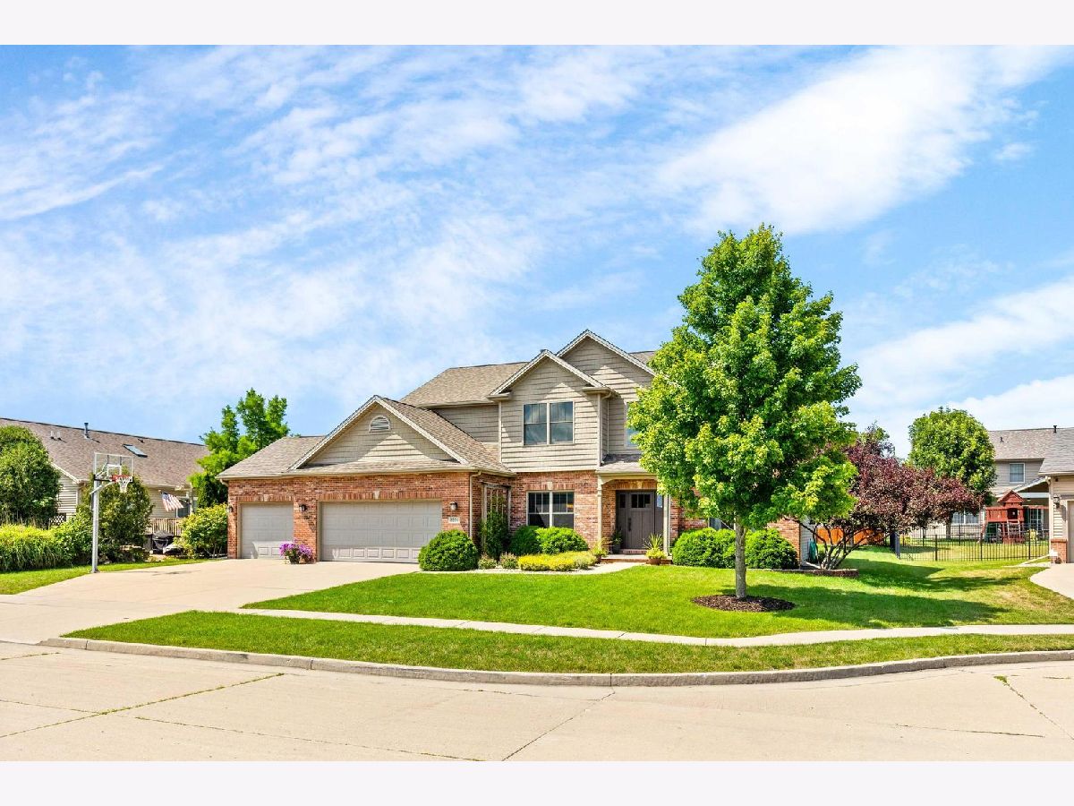 Homes & Condos & Townhomes Sold Eagle View Bloomington Illinois, 2205 Revere