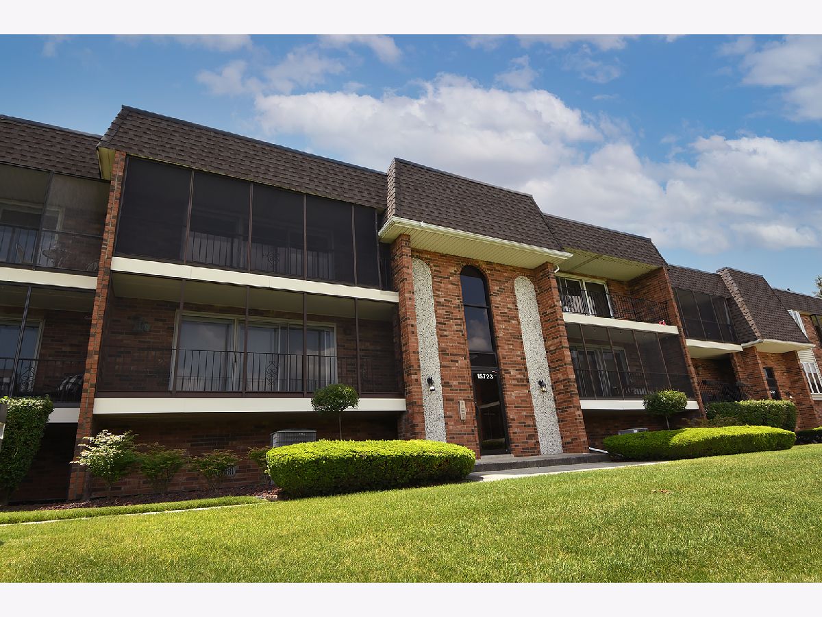 Condos & Townhomes & Homes Sold Golfview Estates Orland Park Illinois, 15723 Foxbend