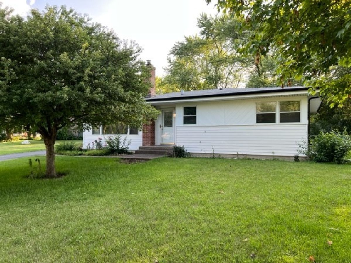 Homes Rented Loch Lomond Mundelein Illinois, 906 Highland