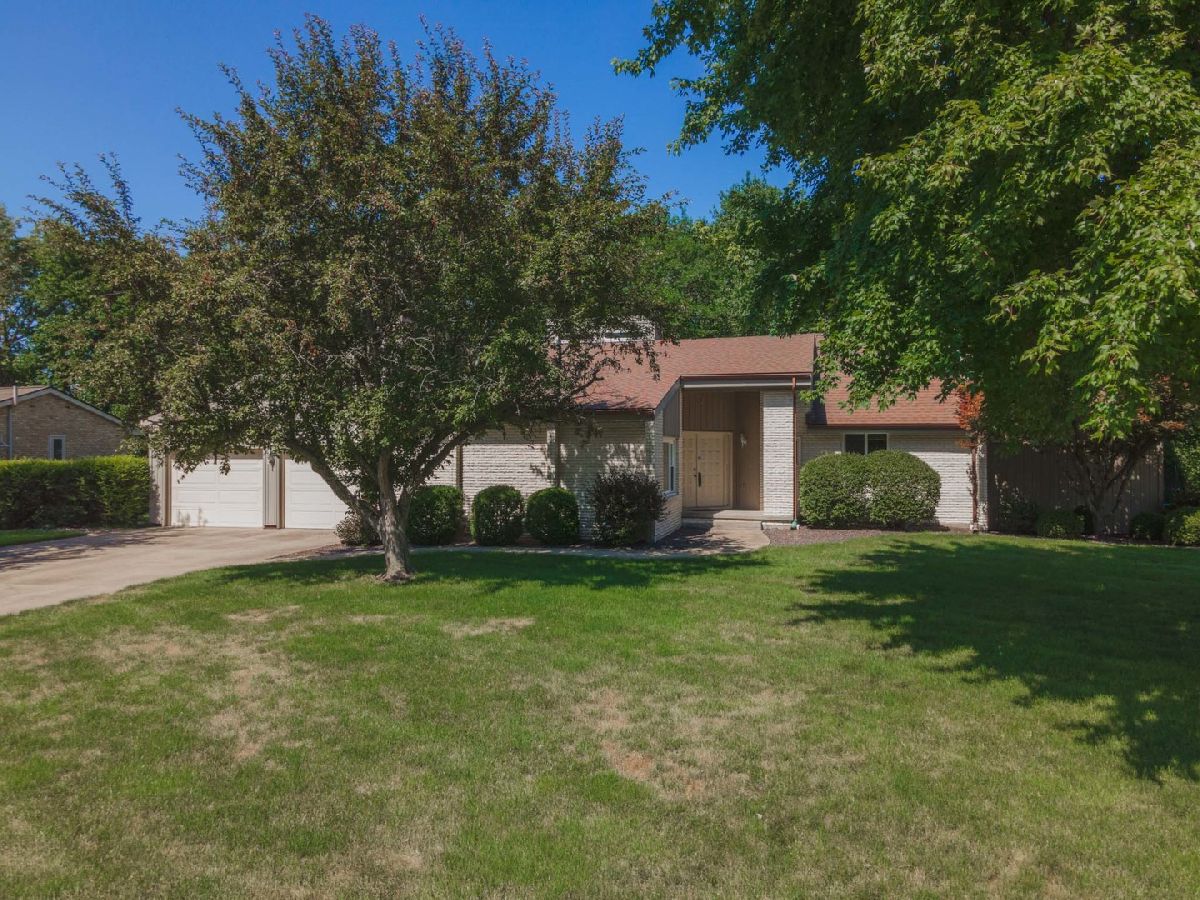 Homes Sold Hedgewood Bloomington Illinois, 2104 Oakwood