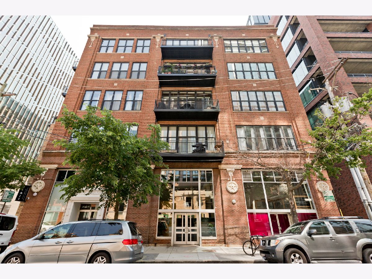 Condos & Townhomes Rented Blue Moon Lofts Chicago Illinois, 215 Aberdeen