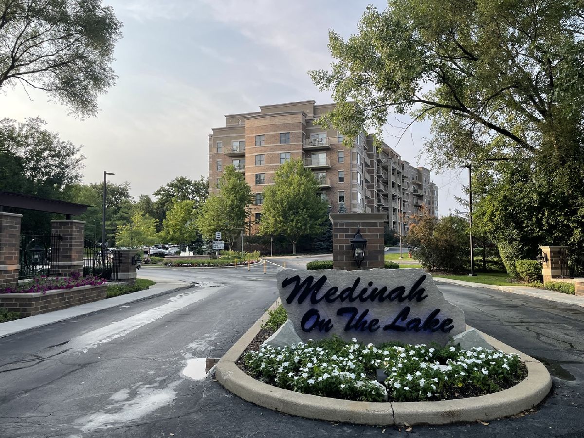 Condominiums Rented Medinah On The Lake Bloomingdale Illinois, 125 Lakeview