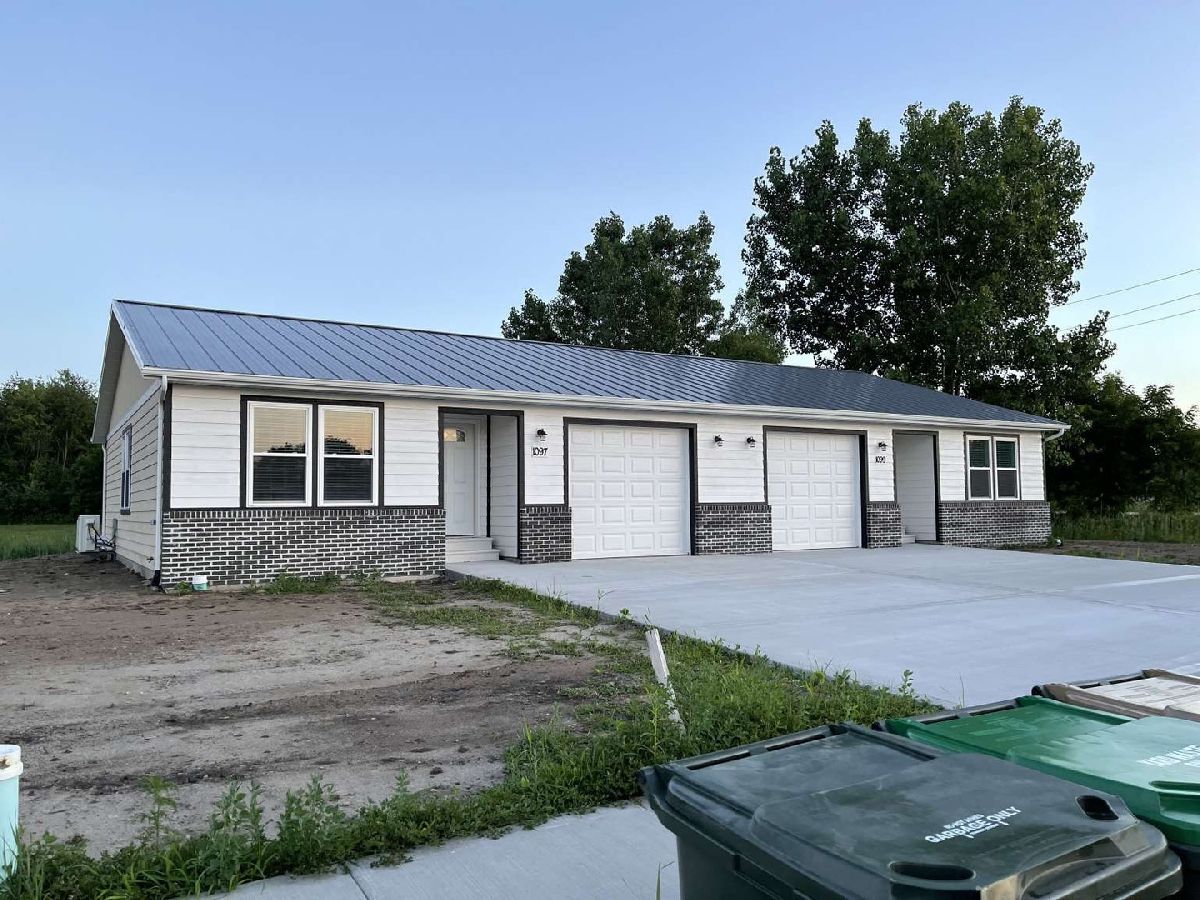 Homes & Condos & Townhomes Sold Hickory Trails Braidwood Illinois, 1097 Madison