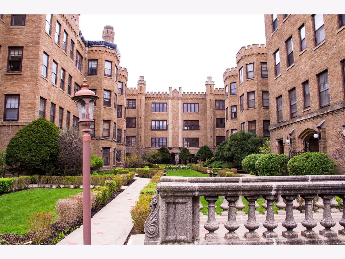Condominiums Rented Park Castle Chicago Illinois, 2432 Greenleaf