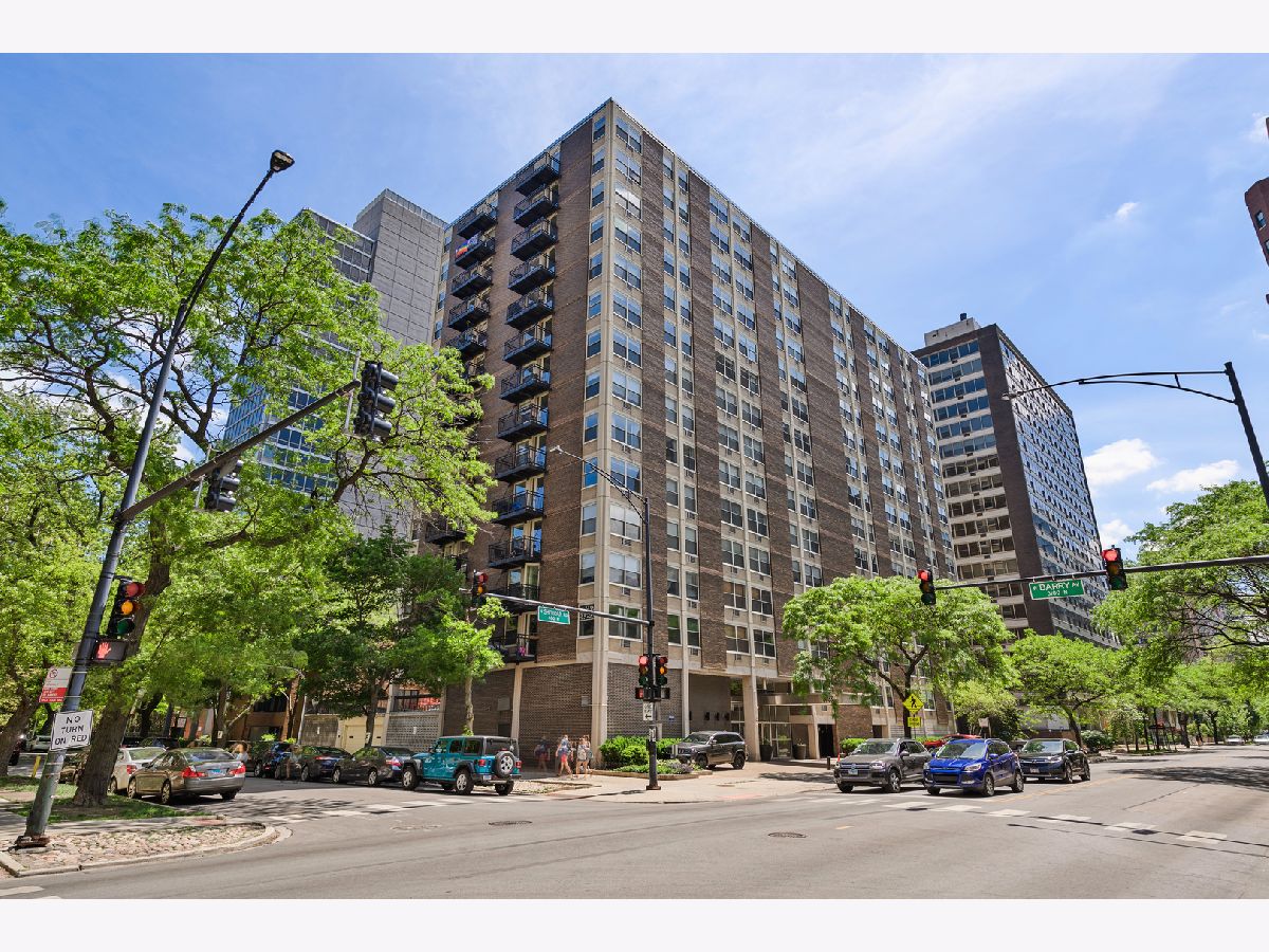 Condos & Townhomes Sold 3033 Sheridan Chicago Illinois, 3033 Sheridan