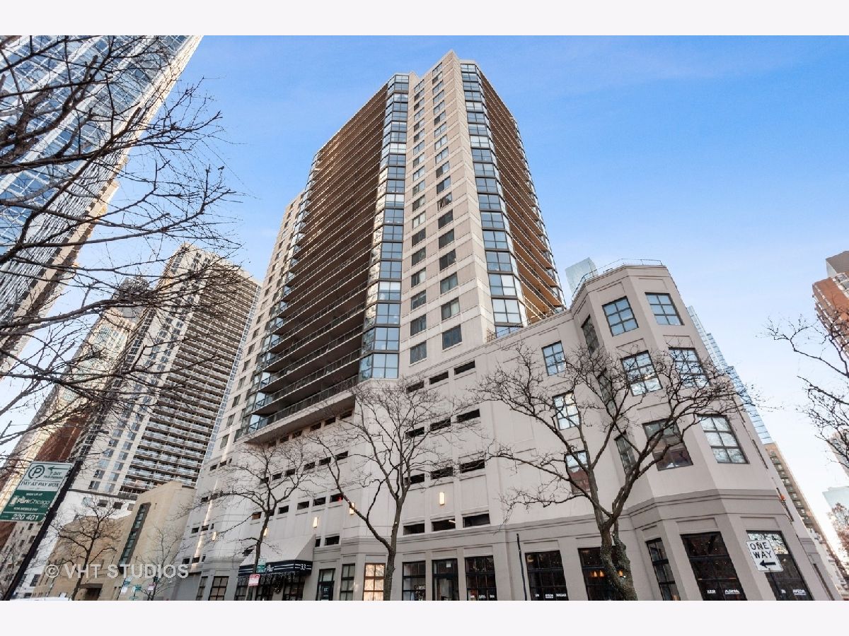 Condos & Townhomes Sold Delaware Place Chicago Illinois, 33 Delaware