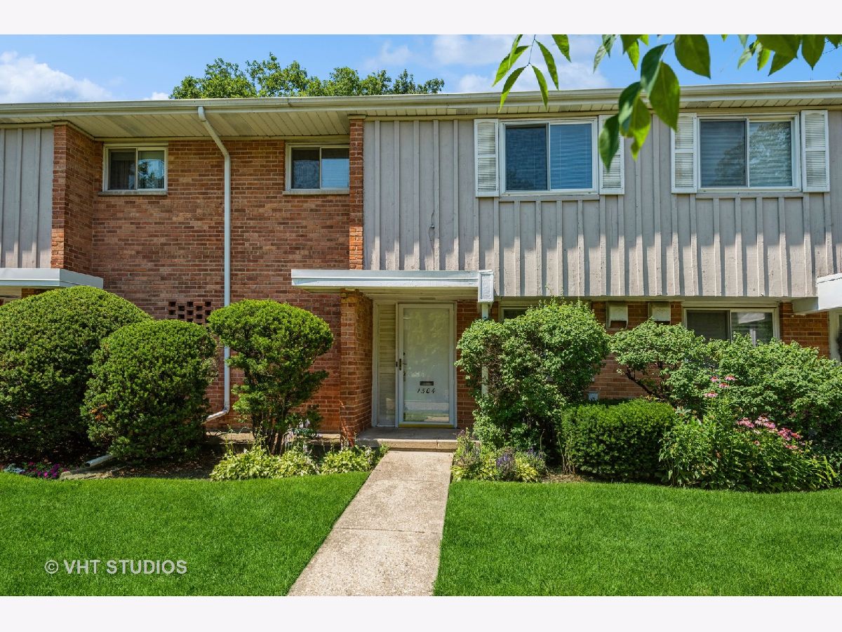 Homes & Townhomes Rented Mckenzie Wilmette Illinois, 1304 Central