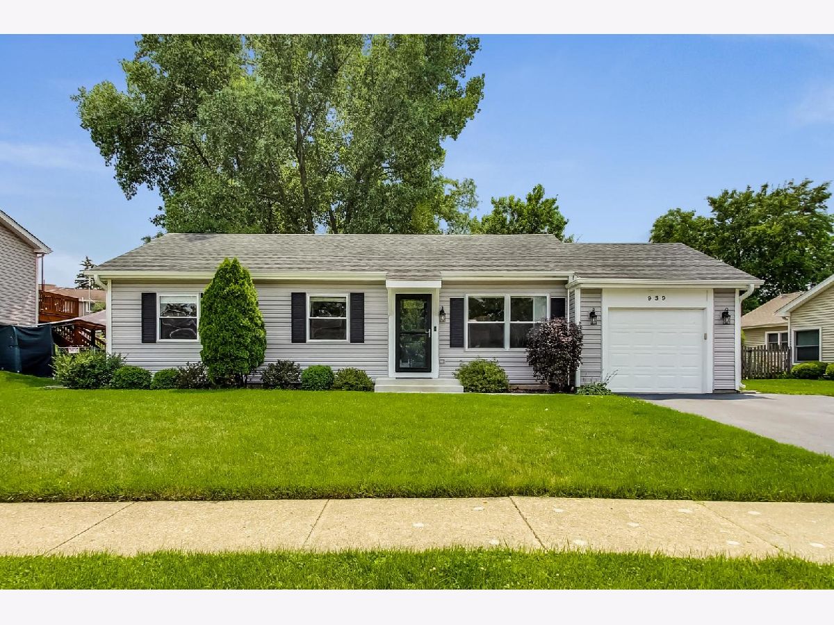 Homes Sold Twin Lakes Bartlett Illinois, 939 Shorewood