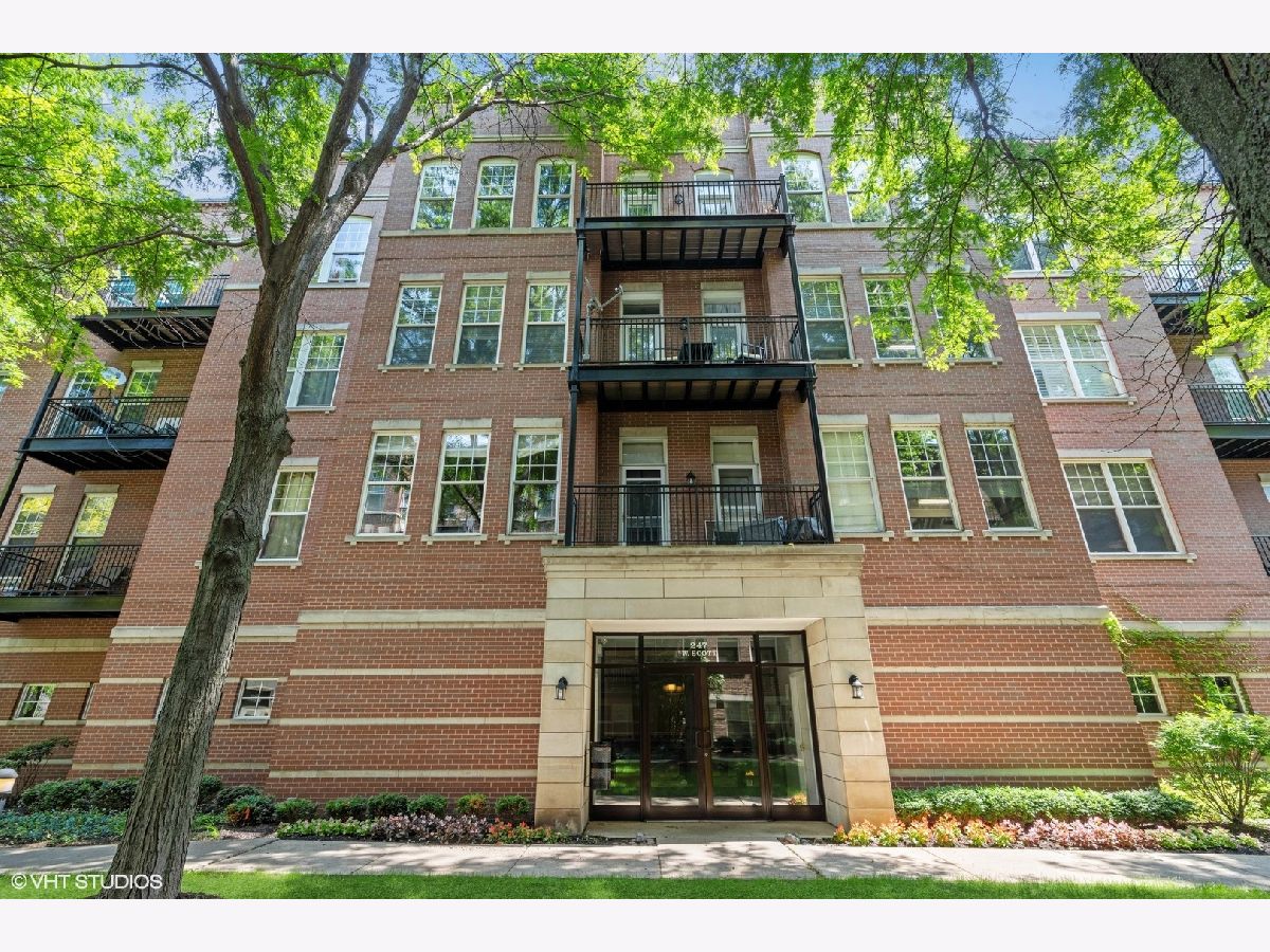 Townhomes & Condos & Homes Rented Old Town Square Chicago Illinois, 247 Scott