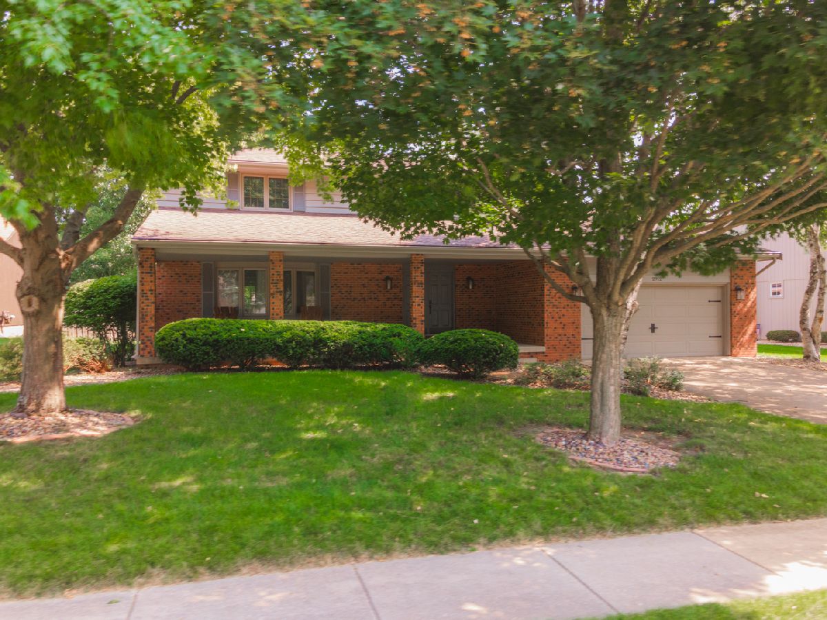 Homes & Condos & Townhomes Sold Williamsburg Bloomington Illinois, 2912 Grandview